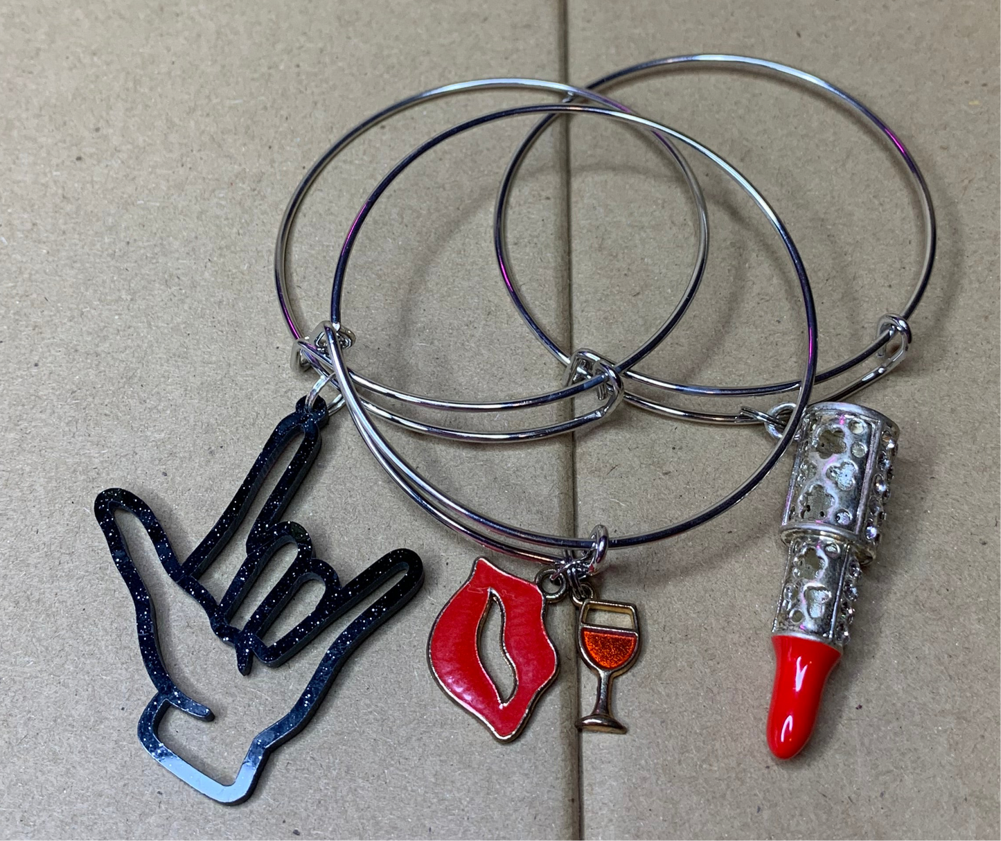 ❤️SnapBack trucker hat🧢clogs & charm bangle set