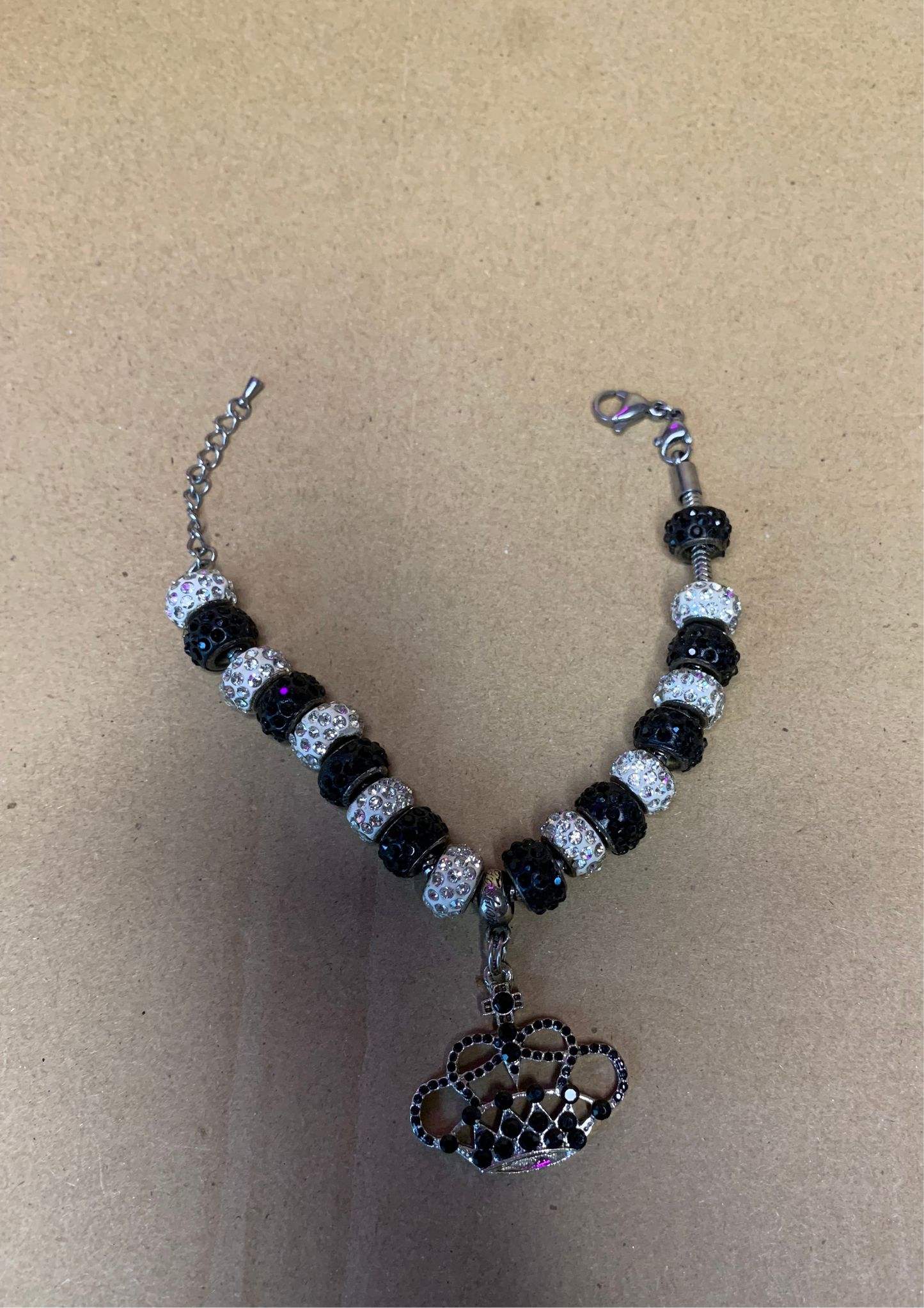 🖤🤍SnapBack trucker hat🧢clogs & bracelet set🖤🤍