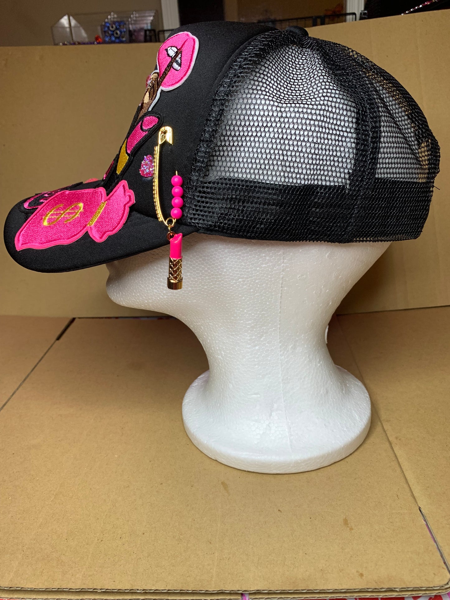 🩷🖤SnapBack trucker hat🧢