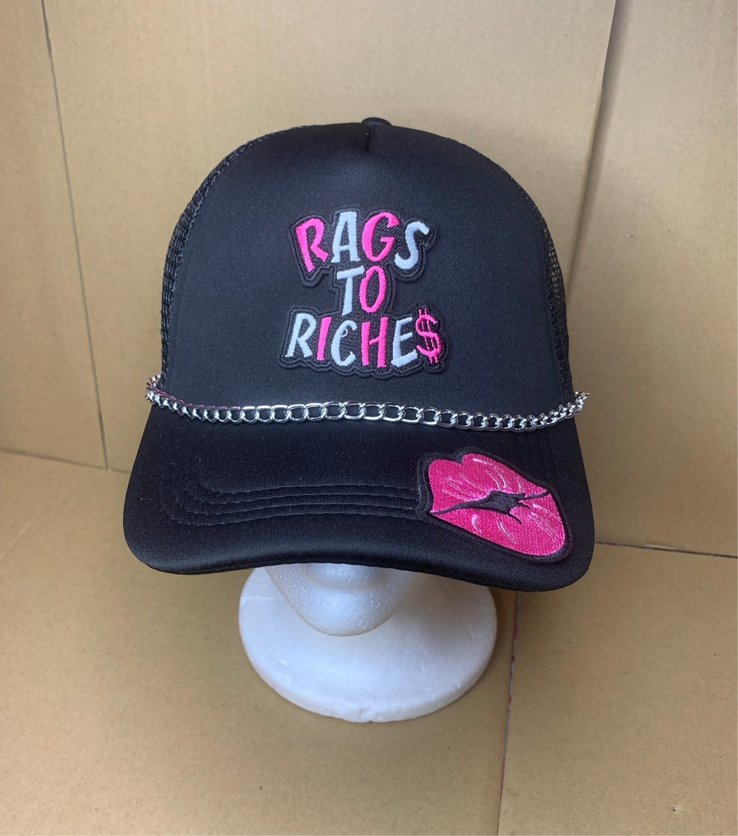 🩷🖤SnapBack trucker hat🧢