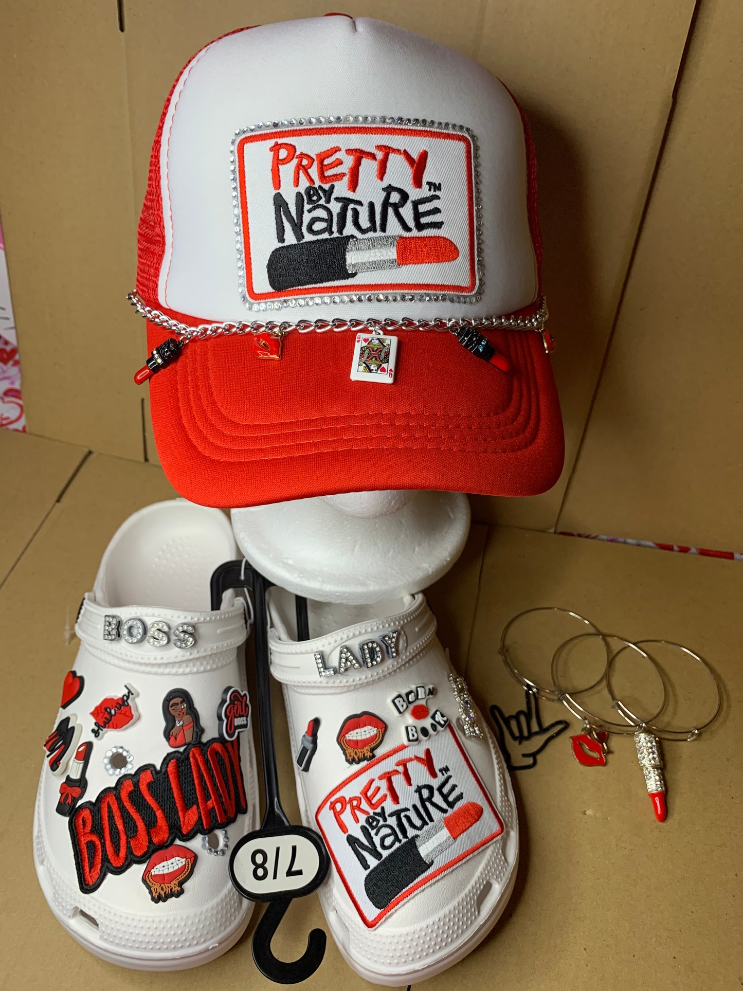 ❤️SnapBack trucker hat🧢clogs & charm bangle set