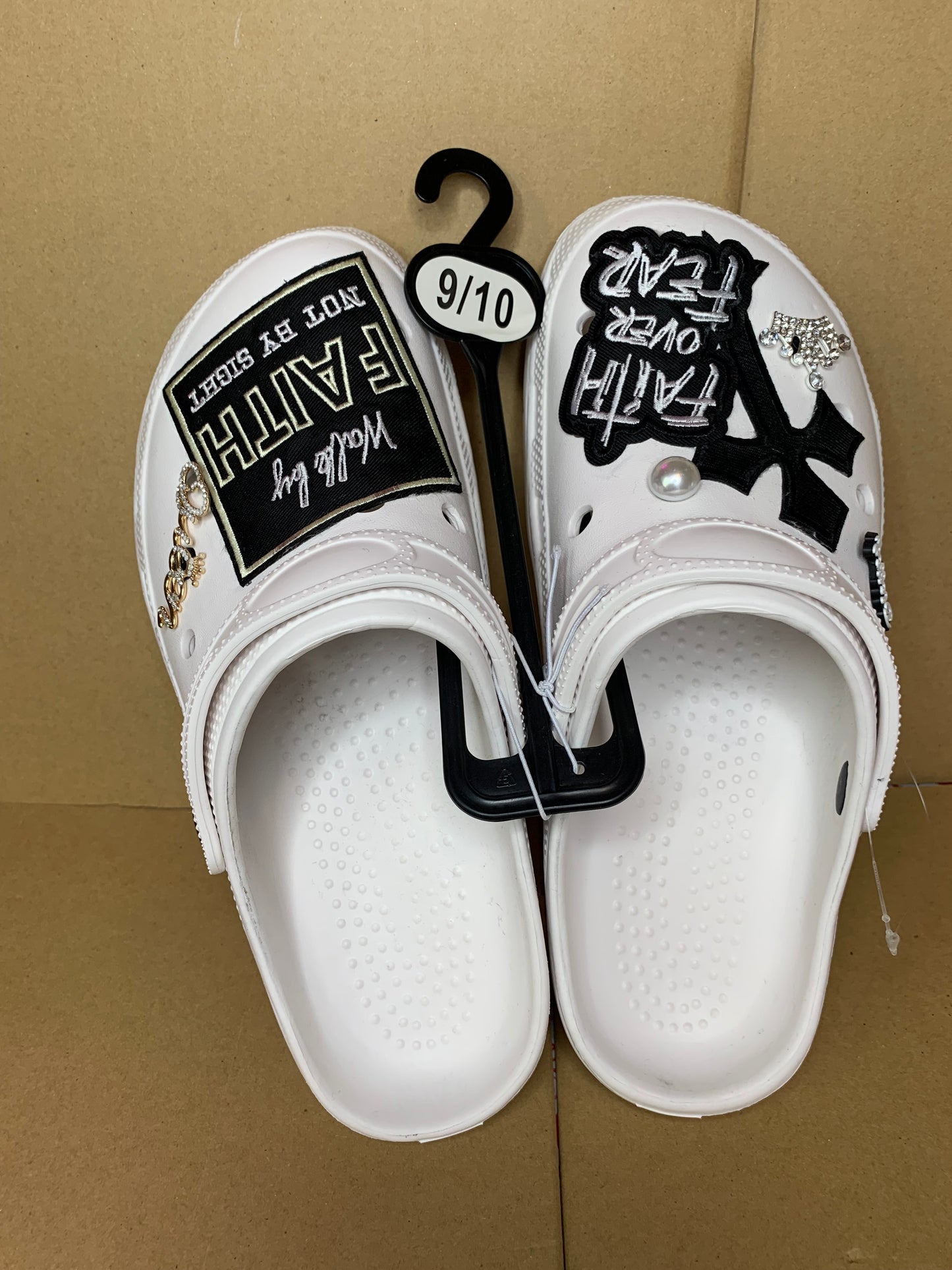 🖤🤍SnapBack trucker hat🧢clogs & bracelet set🖤🤍