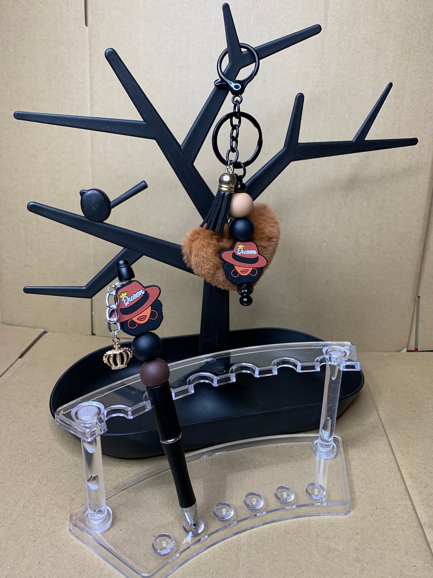 🤎Beaded & charmed keychain🔑& ink ✍️pen set🖤