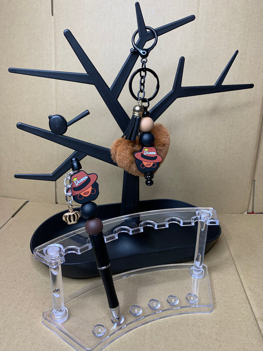 🤎Beaded & charmed keychain🔑& ink ✍️pen set🖤