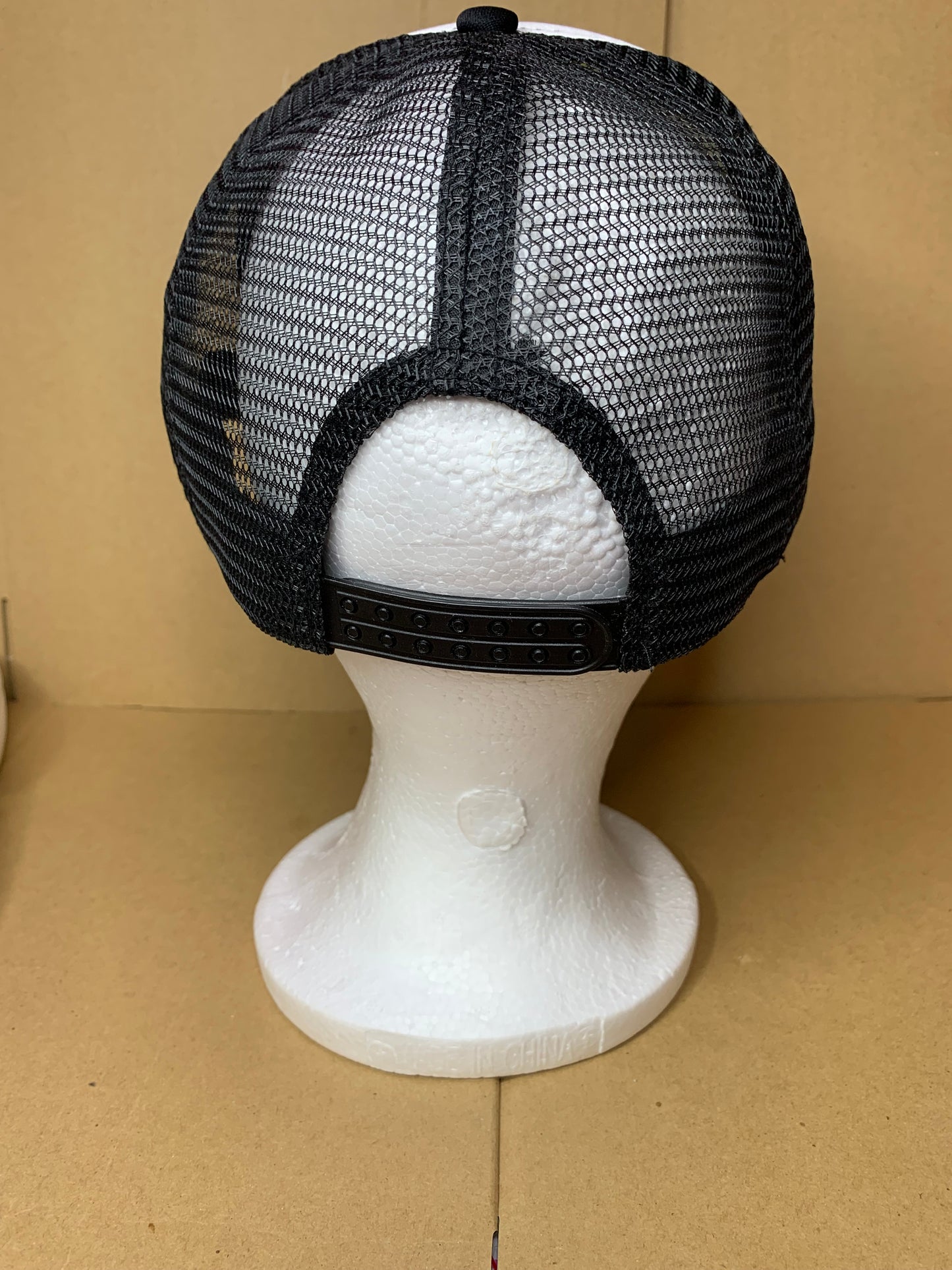 🖤🤍SnapBack trucker hat🧢clogs & bracelet set🖤🤍