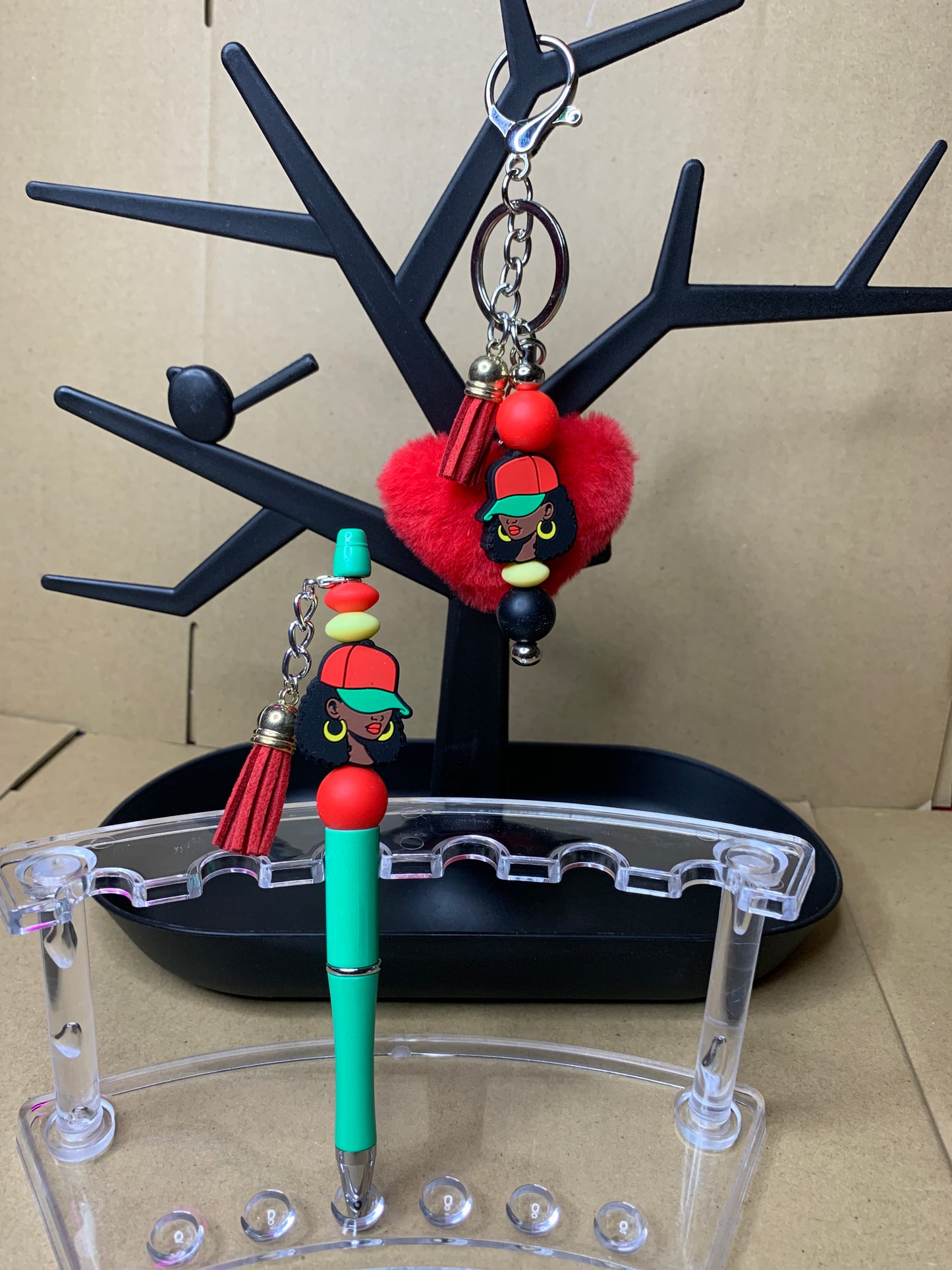 ❤️Beaded & charmed keychain🔑& ink ✍️pen set💛