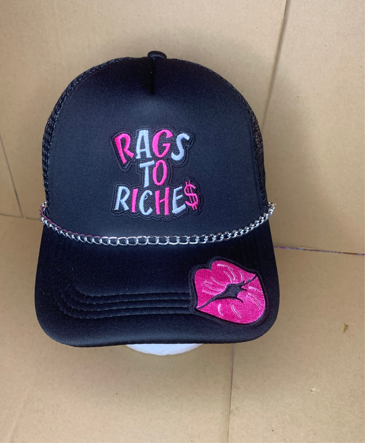 🩷🖤SnapBack trucker hat🧢