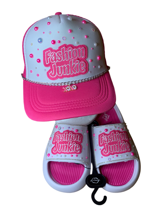 🩷SnapBack trucker hat🧢& slides set