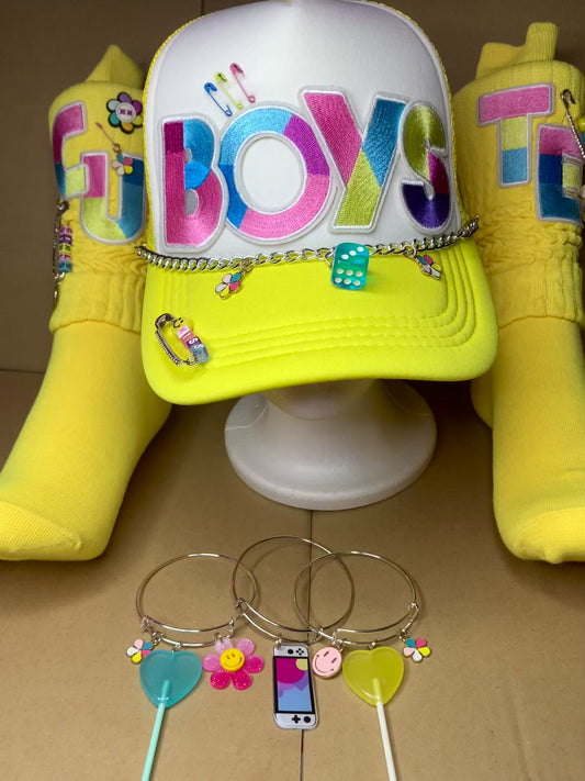 💛🩵SnapBack trucker hat🧢slouch socks🧦& charm bangles set
